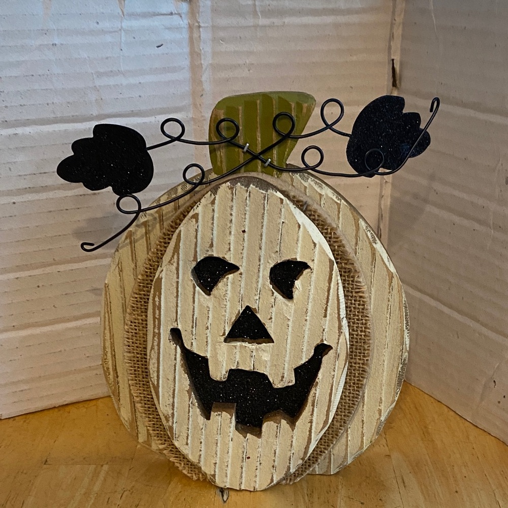 Rustic Wooden Pumpkin Decor NWT about 6.5 x8.5 Halloween